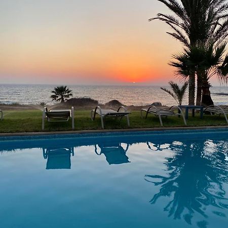 Kymmates Beach Front Villas Paphos Exterior photo