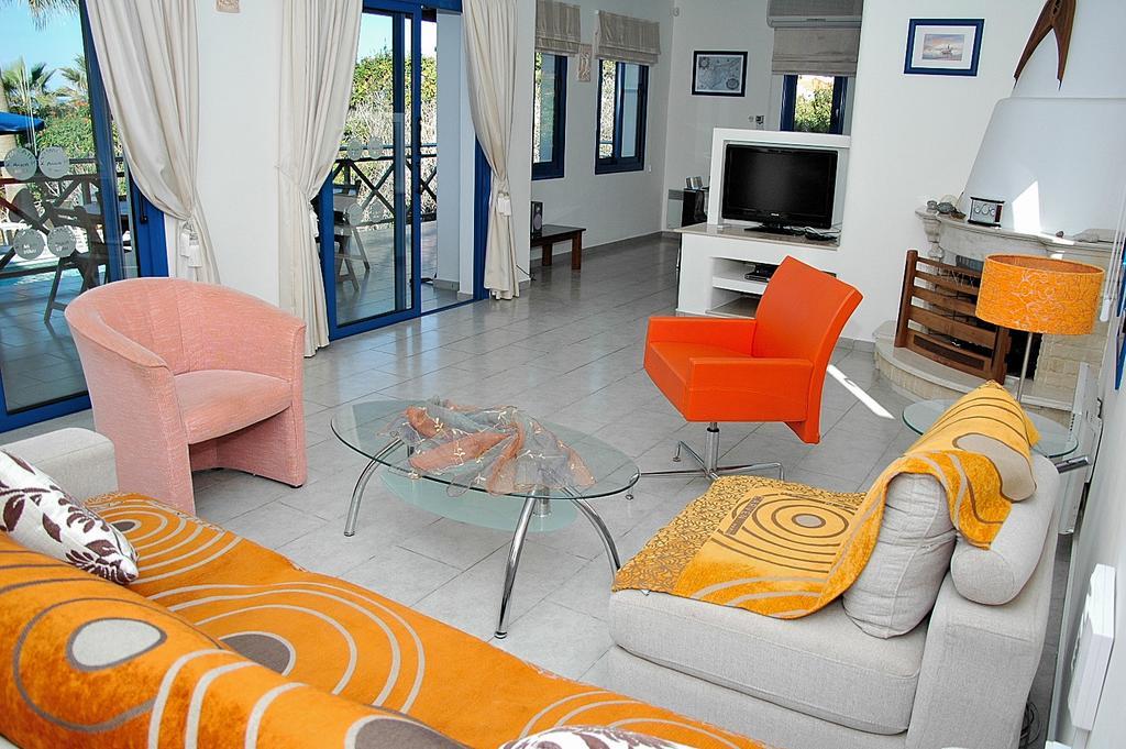 Kymmates Beach Front Villas Paphos Exterior photo